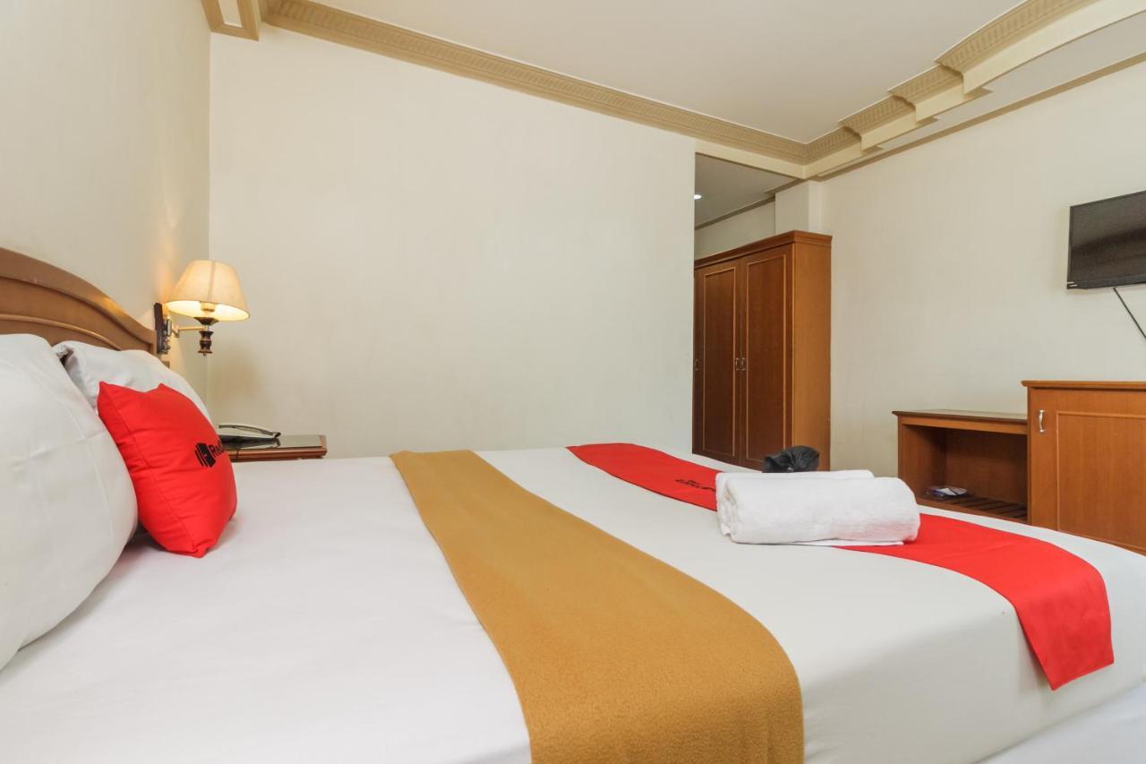 RedDoorz Plus near Taman Siring Benua Anyar Bagian luar foto