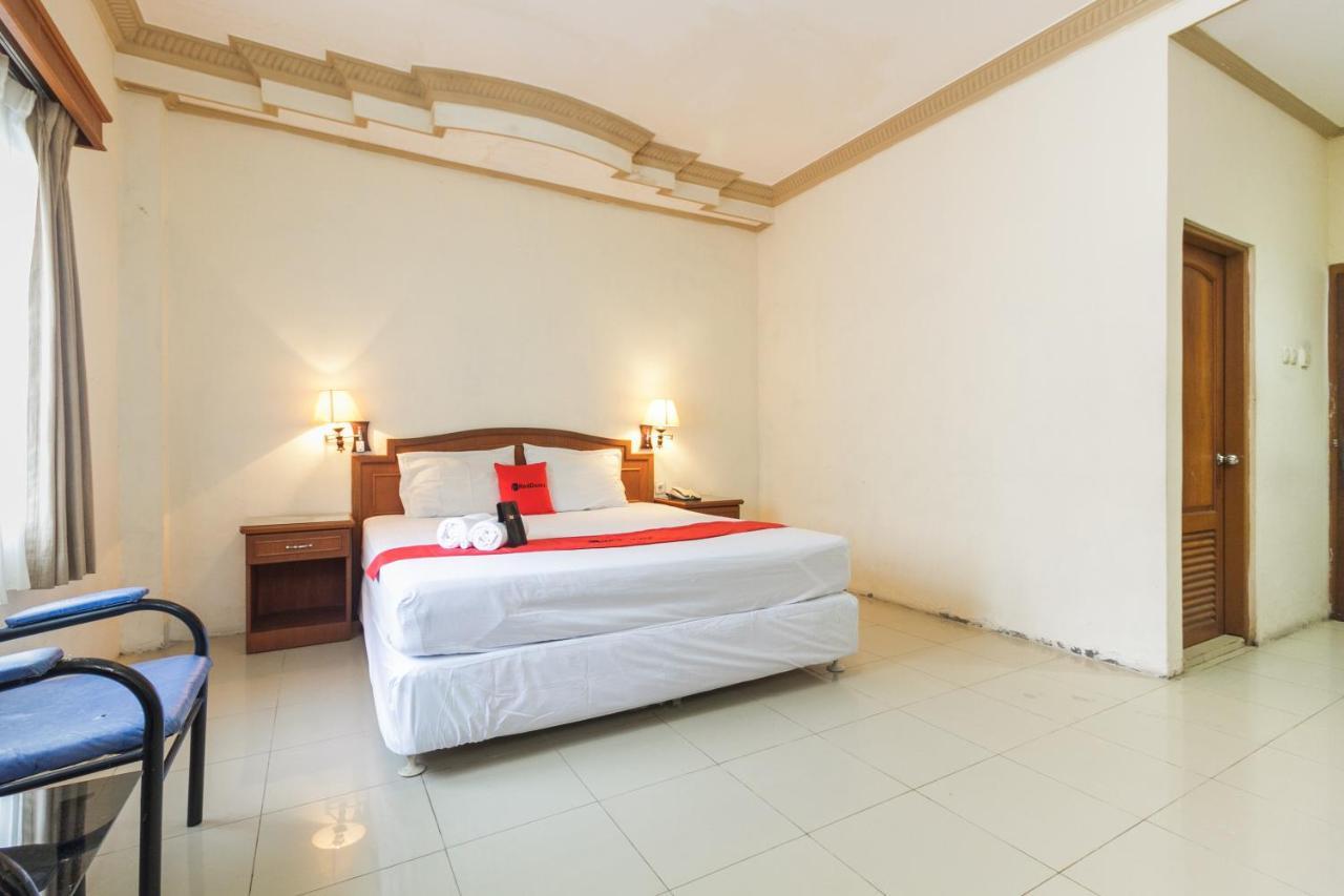 RedDoorz Plus near Taman Siring Benua Anyar Bagian luar foto