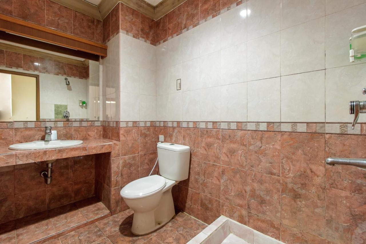 RedDoorz Plus near Taman Siring Benua Anyar Bagian luar foto