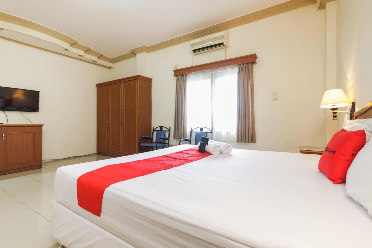 RedDoorz Plus near Taman Siring Benua Anyar Bagian luar foto
