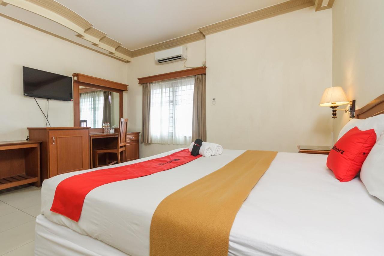 RedDoorz Plus near Taman Siring Benua Anyar Bagian luar foto