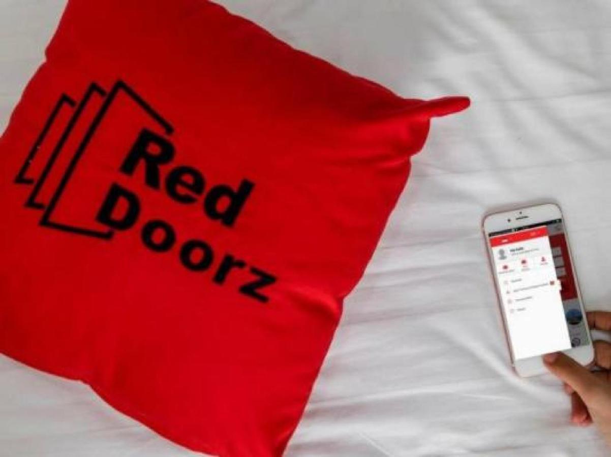 RedDoorz Plus near Taman Siring Benua Anyar Bagian luar foto